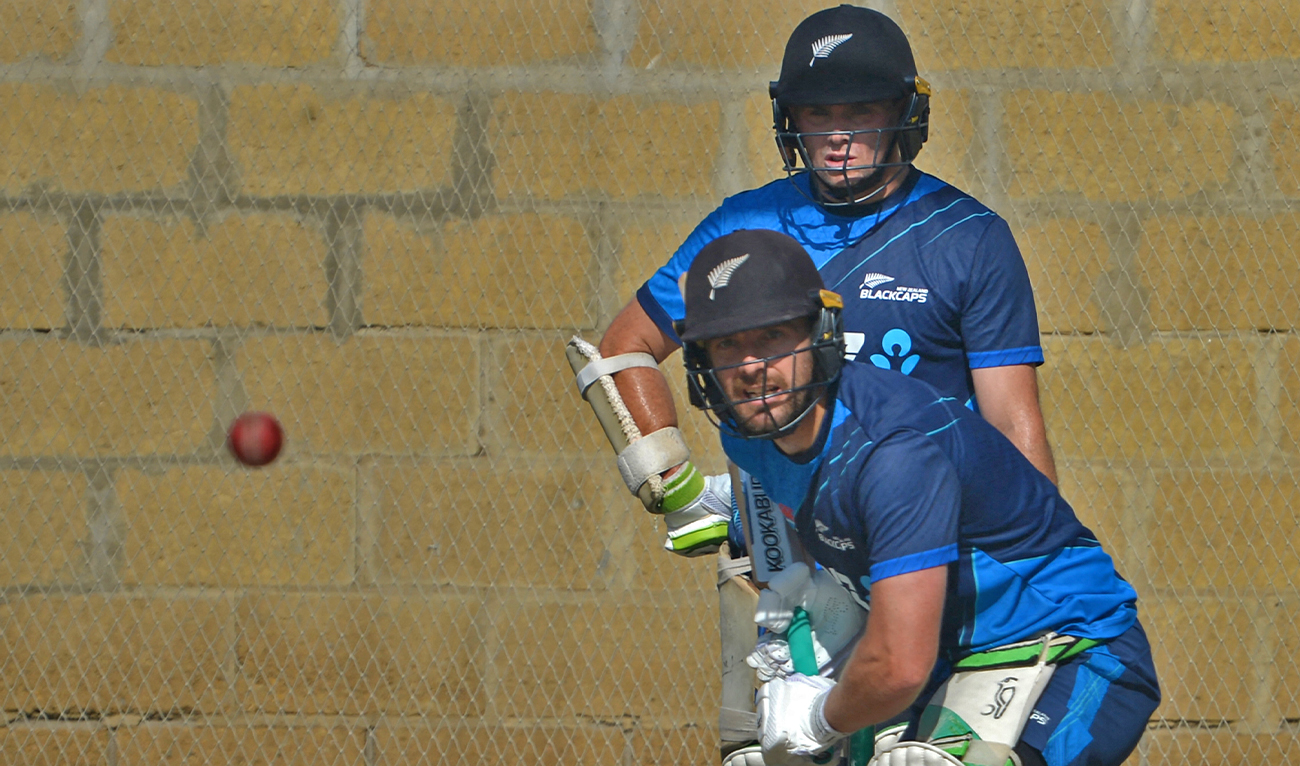 New Zealand's Tom Blundell bats as his teammate Tom Latham (top) watches during a practice session on the eve of their second Test cricket match against Pakistan at the National Stadium in Karachi, Pakistan, on January 1, 2023. (AFP)