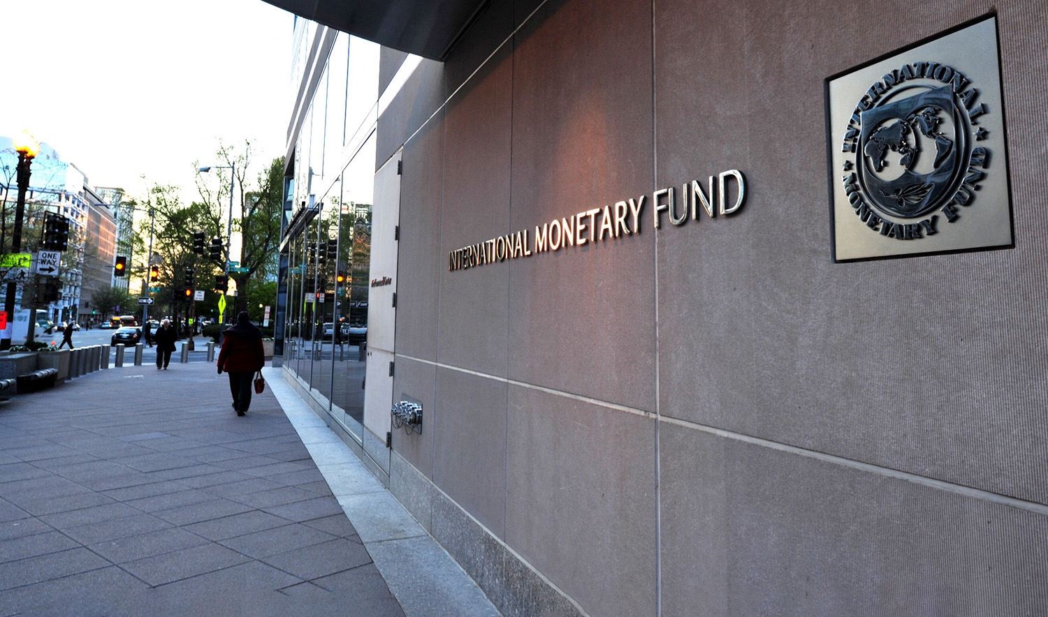 The International Monetary Fund (IMF) building sign is viewed on April 5, 2016 in Washington, DC. (AFP/File)