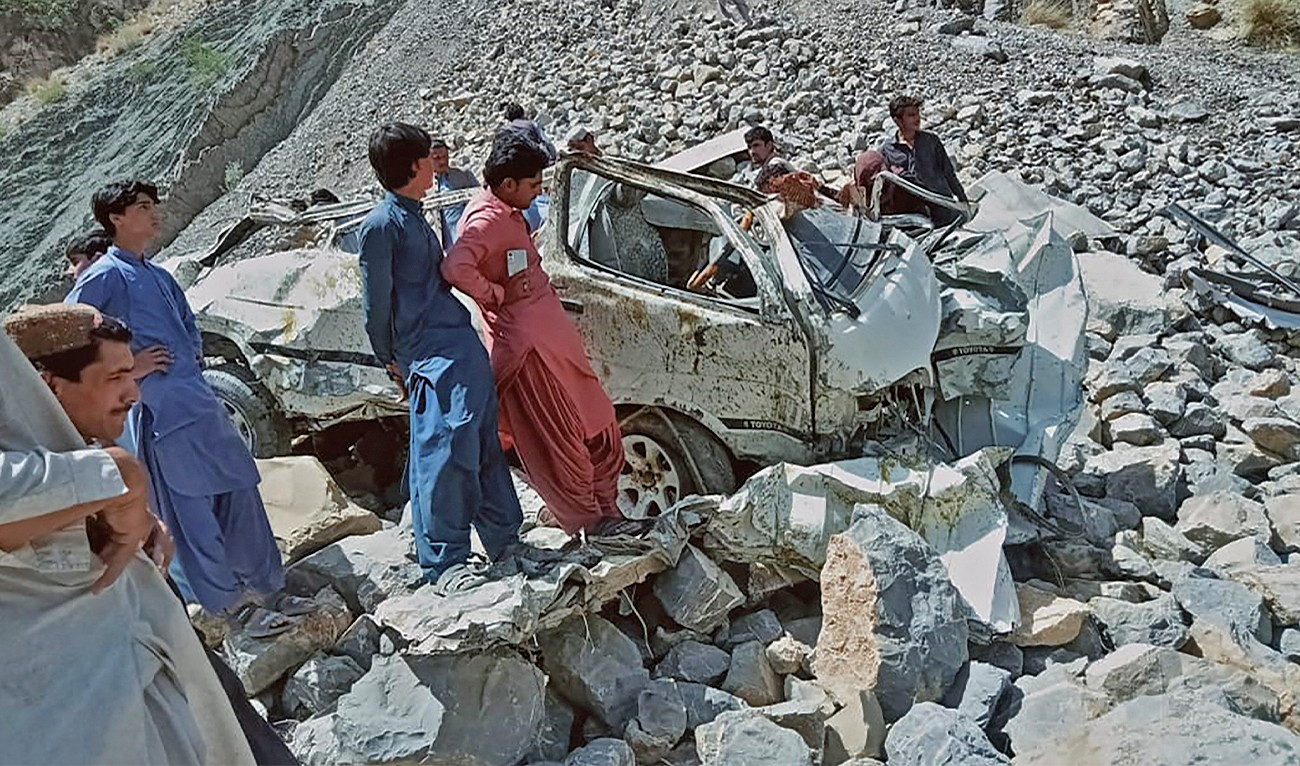 Seven killed, 15 injured as passenger bus meets accident in southwestern Pakistan