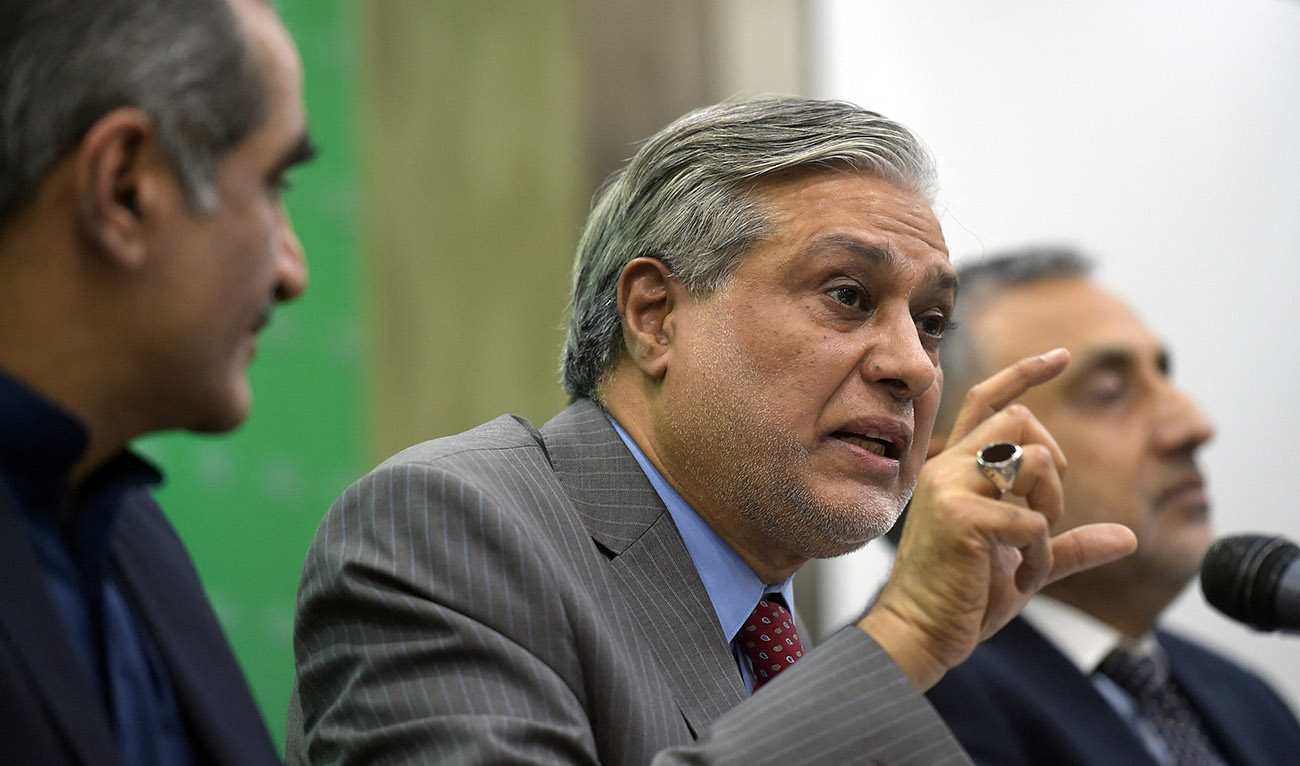 Pakistani Finance Minister Ishaq Dar (C) gestures during a press conference in Islamabad on July 11, 2017. (Photo courtesy: AFP/FILE)