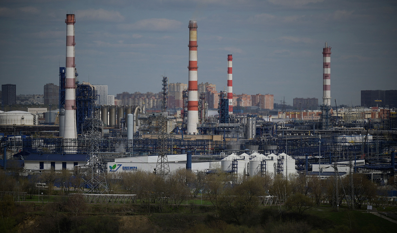 A general view of a Russian oil refinery on the south-eastern outskirts of Moscow on April 28, 2022. (AFP/File)