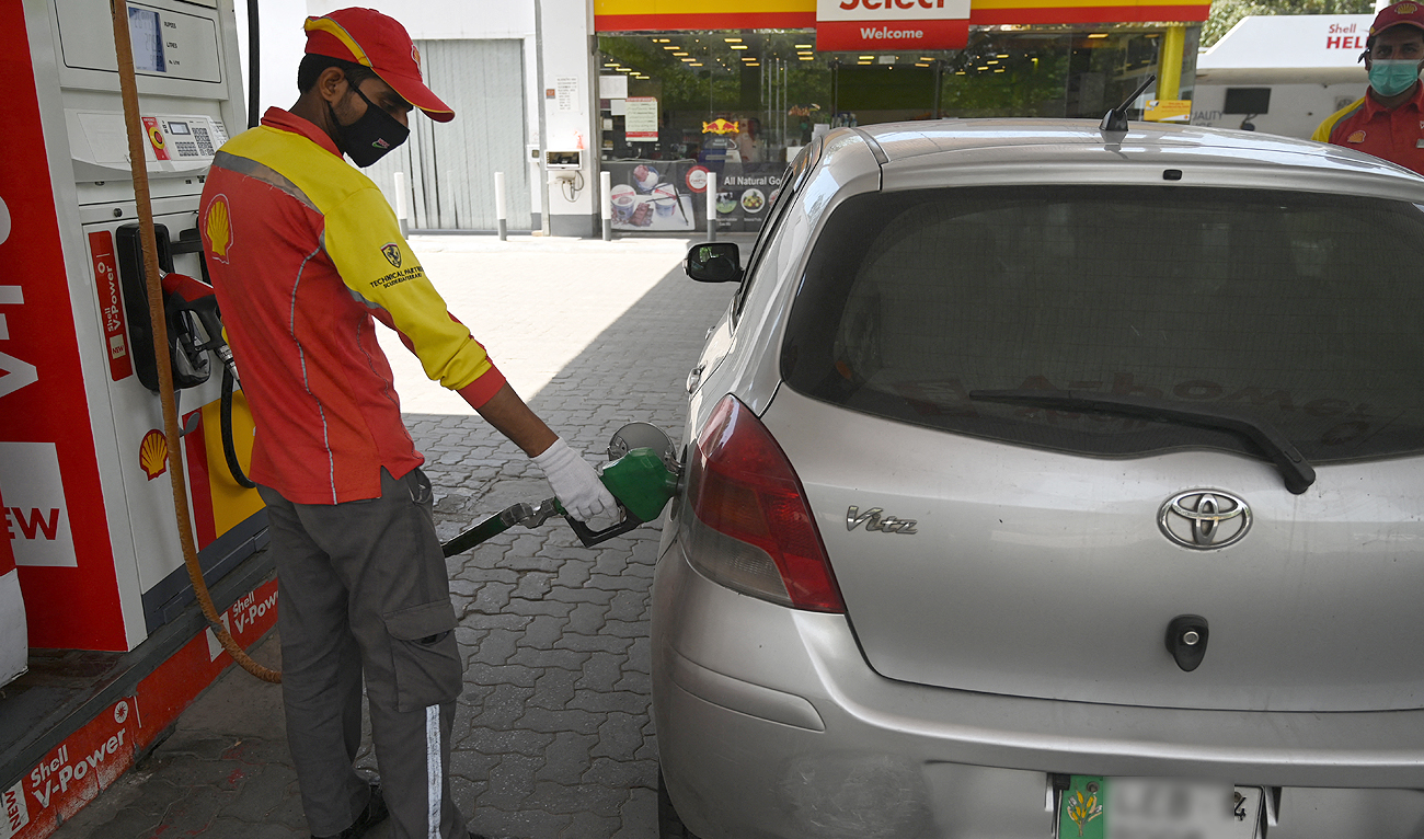 A petrol station worker fills a vehicle's tank in Islamabad on April 22, 2020. (Photo courtesy: AFP/File)