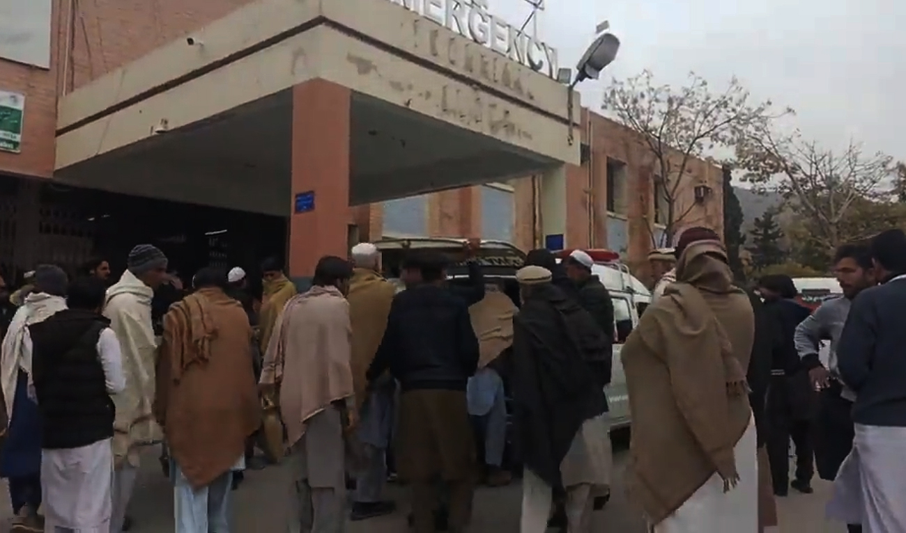 Rescue officials move the victims after a boat capsized in Tanda Dam lake, near Kohat in Khyber Pakhtunkhwa province to a hospital in Peshawar on January 29, 2023. (Photo courtesy: Edhi Rescue)