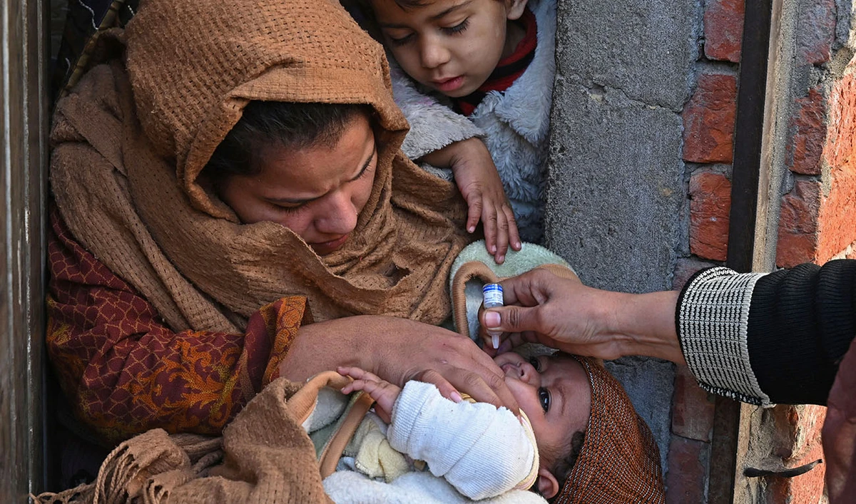 A health worker administers polio vaccine drops to a child during a vaccination campaign in Lahore on January 16, 2023. (AFP/FILE)