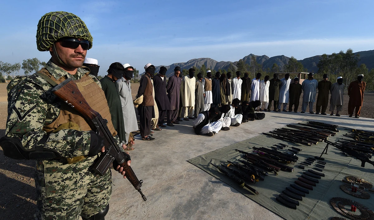 Arrested suspected militants and their recovered weapons are presented to the media by Pakistani paramilitary forces at a security compound in the Jamrud area in Khyber Pakhtunkhwa on March 3, 2017. (AFP/File)