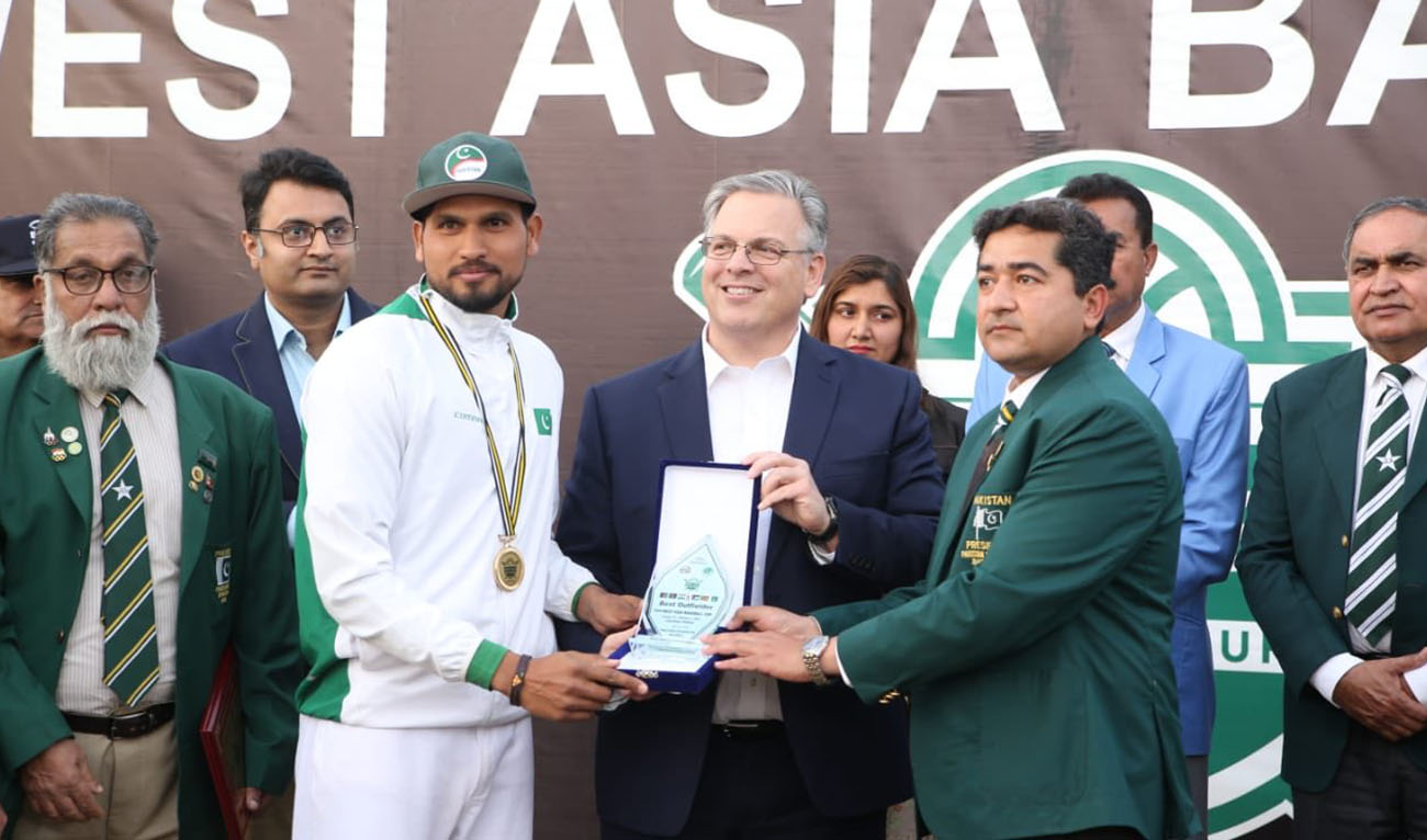 US Ambassador to Pakistan, Donald Blome (R) presents trophy to Pakistan team's Waseem Akram after they beat Palestine during the West Asia Cup 2023 final in Islamabad, Pakistan on February 1, 2023. (Photo courtesy: @pakbaseball/Twitter)