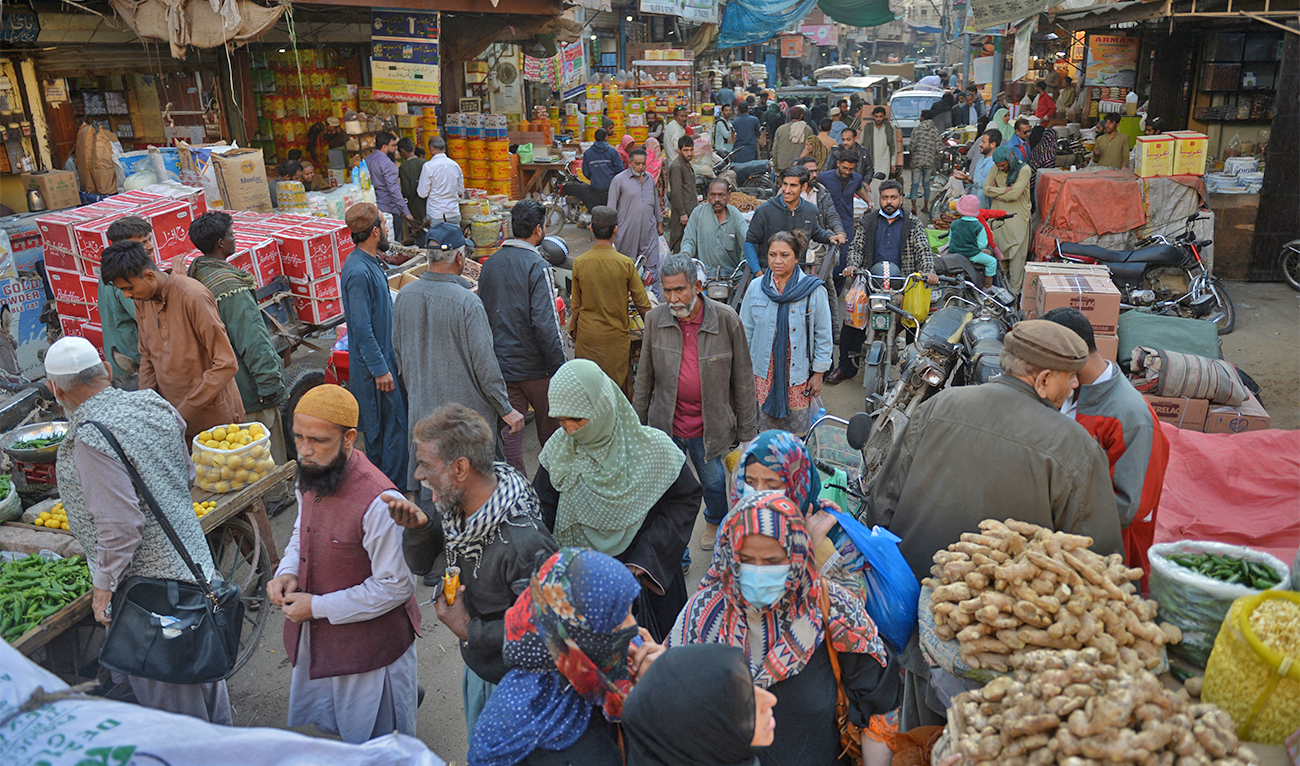 People throng at a wholesale market in Karachi, Pakistan, on February 1, 2023. (AFP)