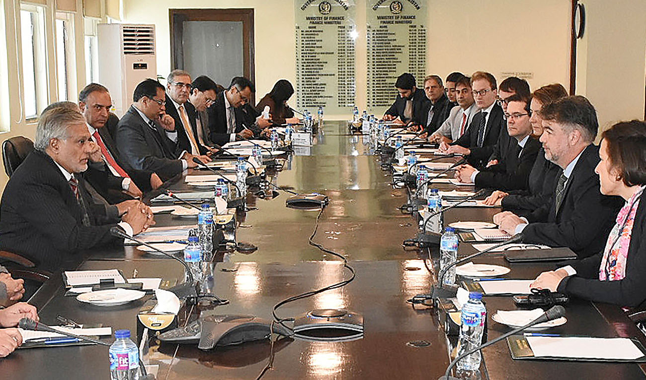 This handout photograph released by the Pakistan Press Information Department (PID) on January 31, 2023, shows Pakistan’s Finance Minister Ishaq Dar (L) meeting with a International Monetary Fund (IMF) review mission led by IMF mission official Nathan Porter (2R) at the Finance Ministry in Islamabad. (AFP)