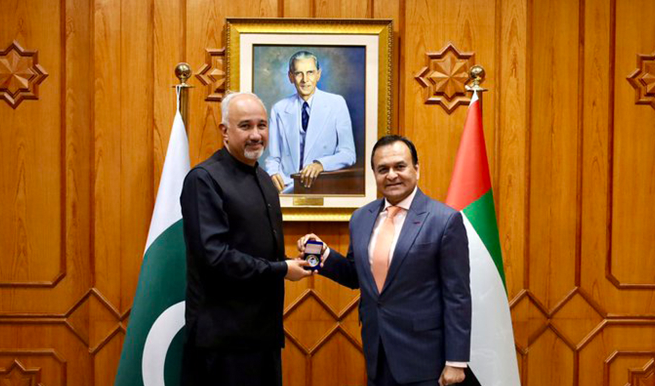 Pakistan's Ambassador to the UAE Faisal Niaz Tirmizi (L) standing with Mr. Tariq Nizami, President CEO’s Club at the Embassy of Pakistan, Abu Dhabi on February 15, 2023. (Photo courtesy: @PakinUAE_/Twitter)