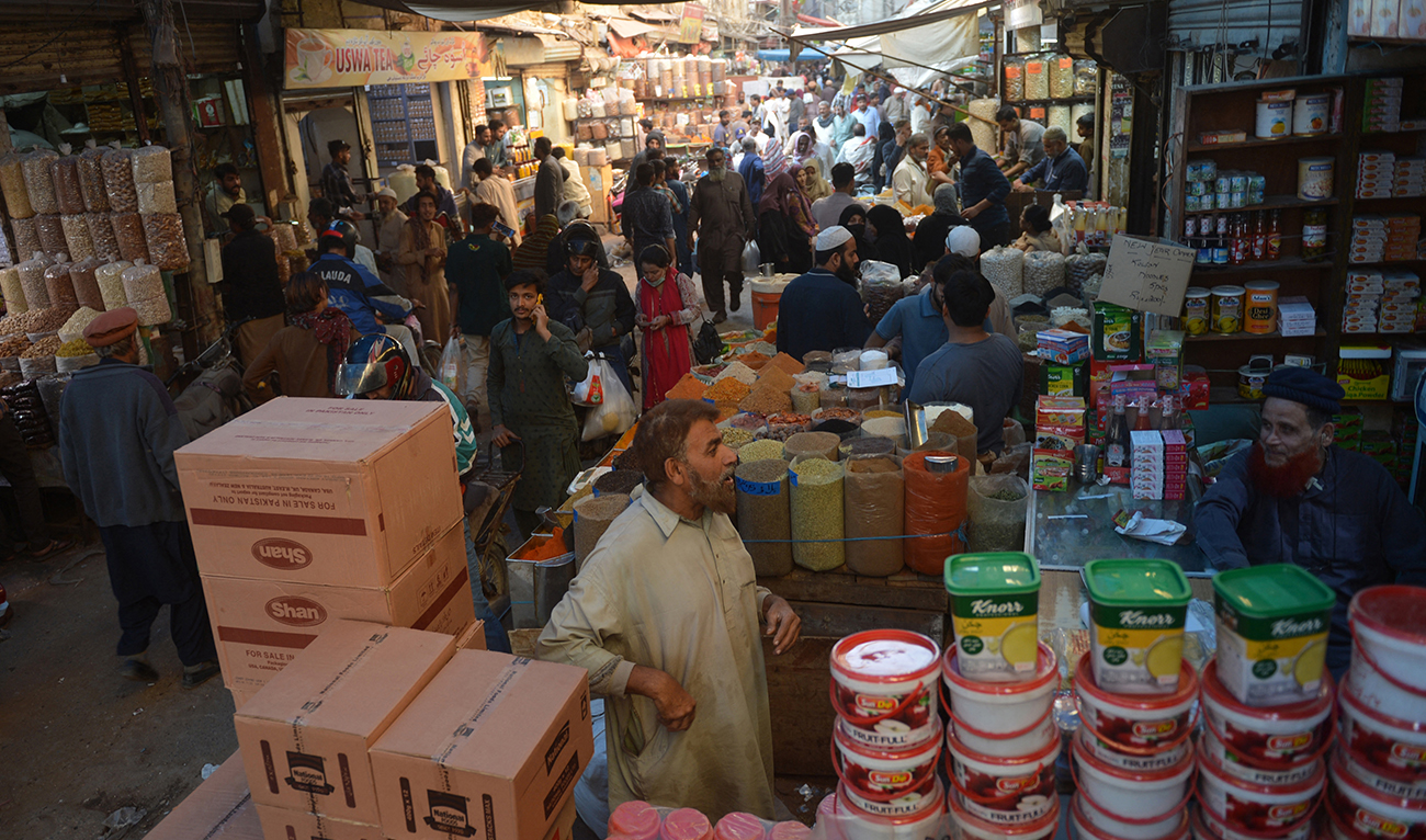 People throng at a wholesale market in Karachi on February 1, 2023. (Photo courtesy: AFP)