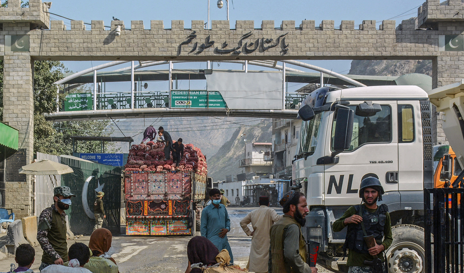 Afghan people prepare to cross over to Pakistan through the Afghanistan-Pakistan joint border crossing in Torkham of Nangarhar province on September 15, 2022. (AFP/File)