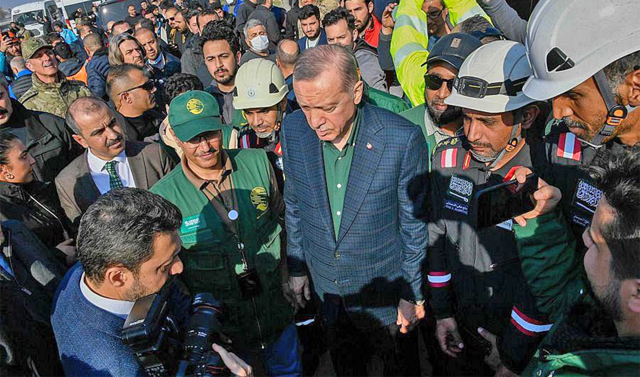 Turkish President Recep Tayyip Erdogan visits KSRelief teams aiding people impacted by the devastating earthquake. (SPA)