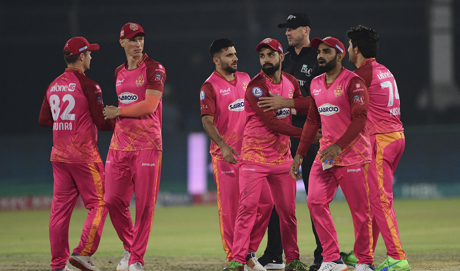 Islamabad United's cricketers celebrate after winning the Pakistan Super League (PSL) T20 cricket match against Quetta Gladiators at the National Stadium in Karachi on February 24, 2023. (AFP)