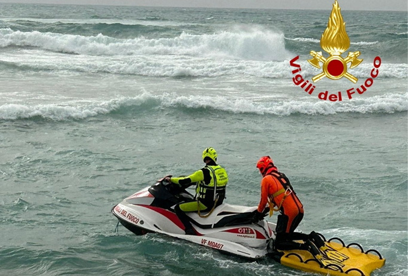 Rescue workers patrol the sea after a deadly migrant shipwreck off the eastern coast of Crotone, Italy, on February 26, 2023. (Photo courtesy: Vigili del Fuoco/REUTERS)