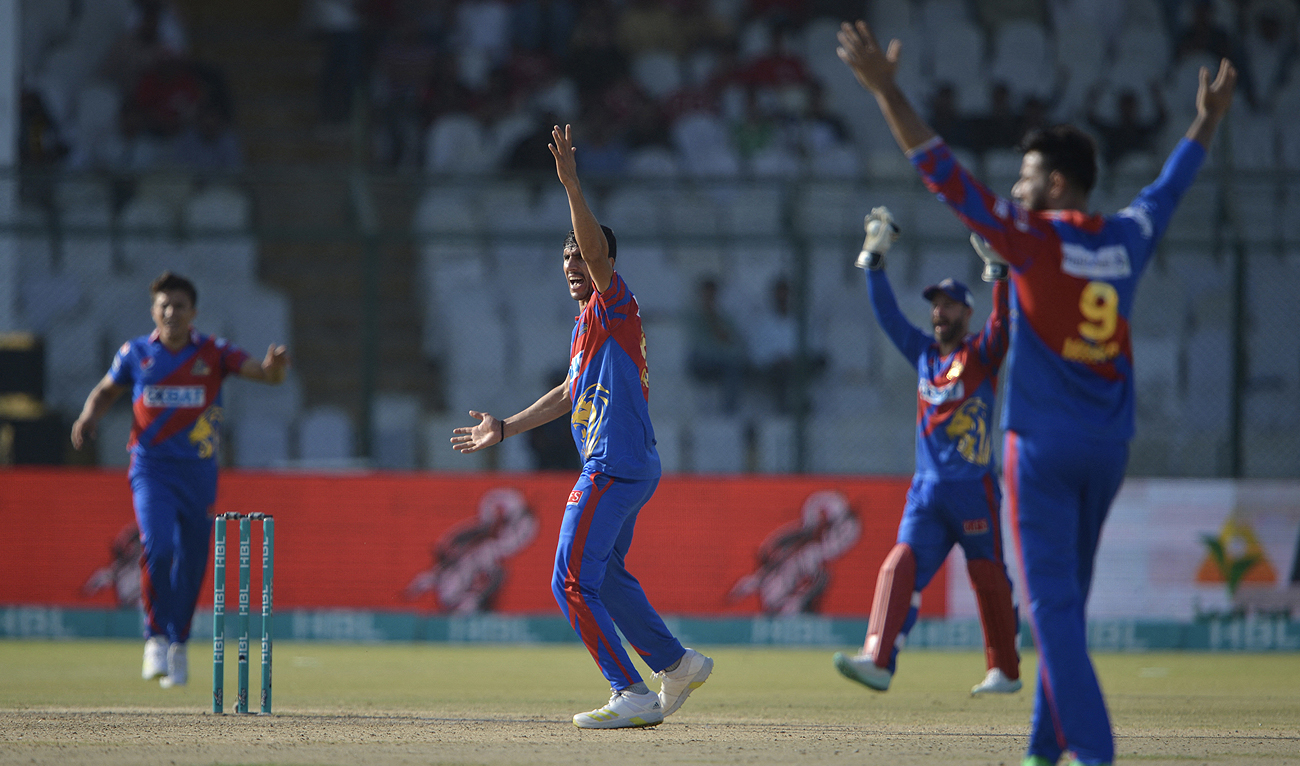 Karachi Kings' Akif Javed (C) celebrates the wicket of Multan Sultans' Shan Masood (not pictured) during the Pakistan Super League (PSL) T20 cricket match between Multan Sultans and Karachi Kings at the National Stadium in Karachi on February 26, 2023. (Photo courtesy: AFP)