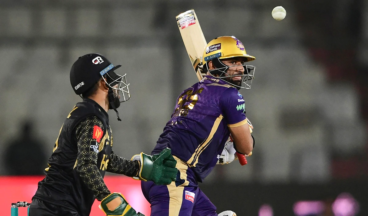Quetta Gladiators' Iftekhar Ahmed, right, plays a shot during the Pakistan Super League (PSL) T20 cricket match between Peshawar Zalmi and Quetta Gladiators at the National Stadium in Karachi on February 20, 2023. (AFP)