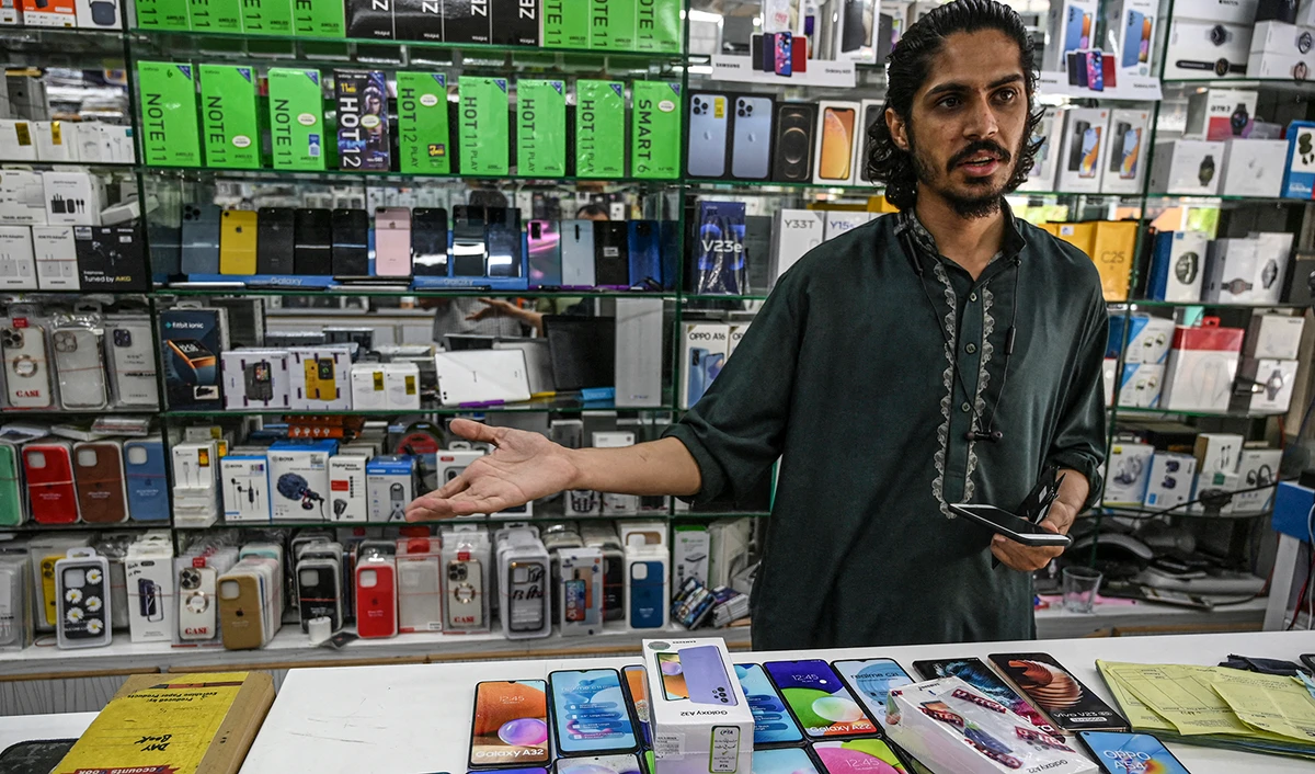 A shopkeeper deals with customer at his mobile shop in Islamabad, Pakistan, on May 20, 2022. (AFP/File)