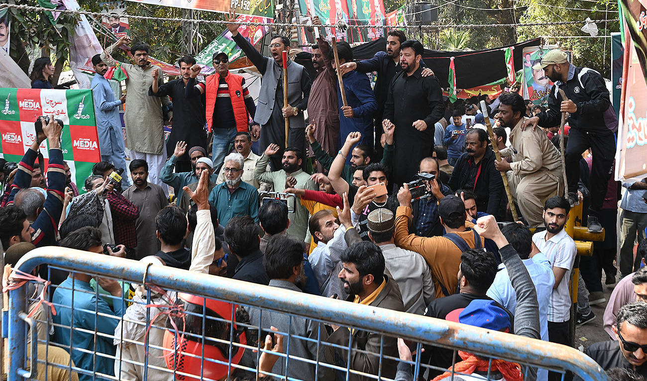 Supporters of former Pakistan's prime minister Imran Khan chant slogans outside his house in Lahore on March 5, 2023. (Photo courtesy: AFP)