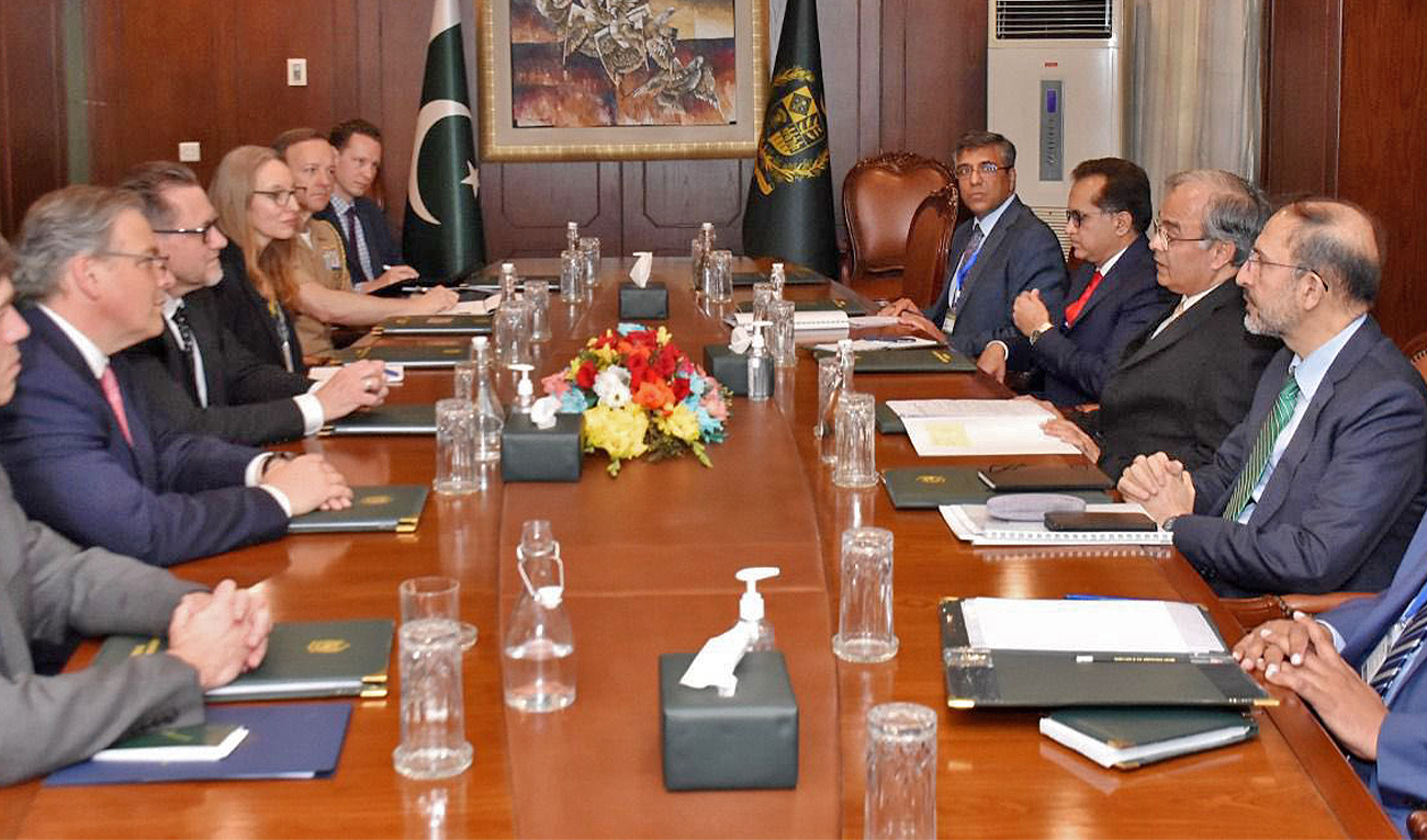 Pakistan foreign secretary Asad Majeed Khan (second right) receives US Acting Coordinator for Counterterrorism, Chris Landberg (second left), at the Foreign Office in Islamabad, Pakistan, on March 7, 2023. (Photo courtesy: Foreign Office)