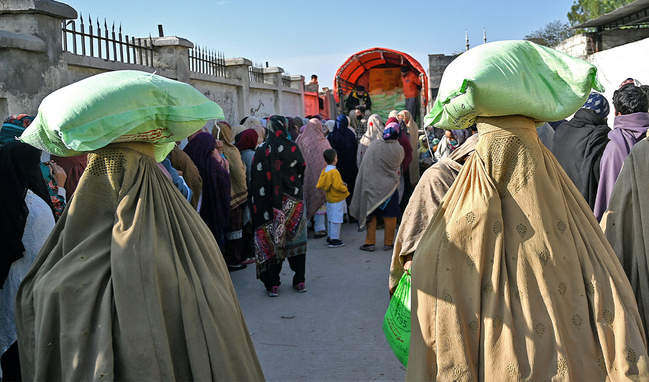 Local residents queue to buy wheat flour at government-controlled prices in Islamabad, Pakistan, on January 10, 2023. (AFP/File)