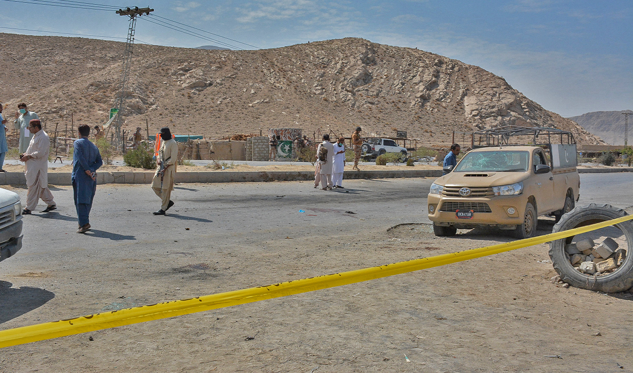 Security personnel examine the blast site near a checkpoint in the southwestern city of Quetta, Pakistan, on September 5, 2021. (AFP/File)