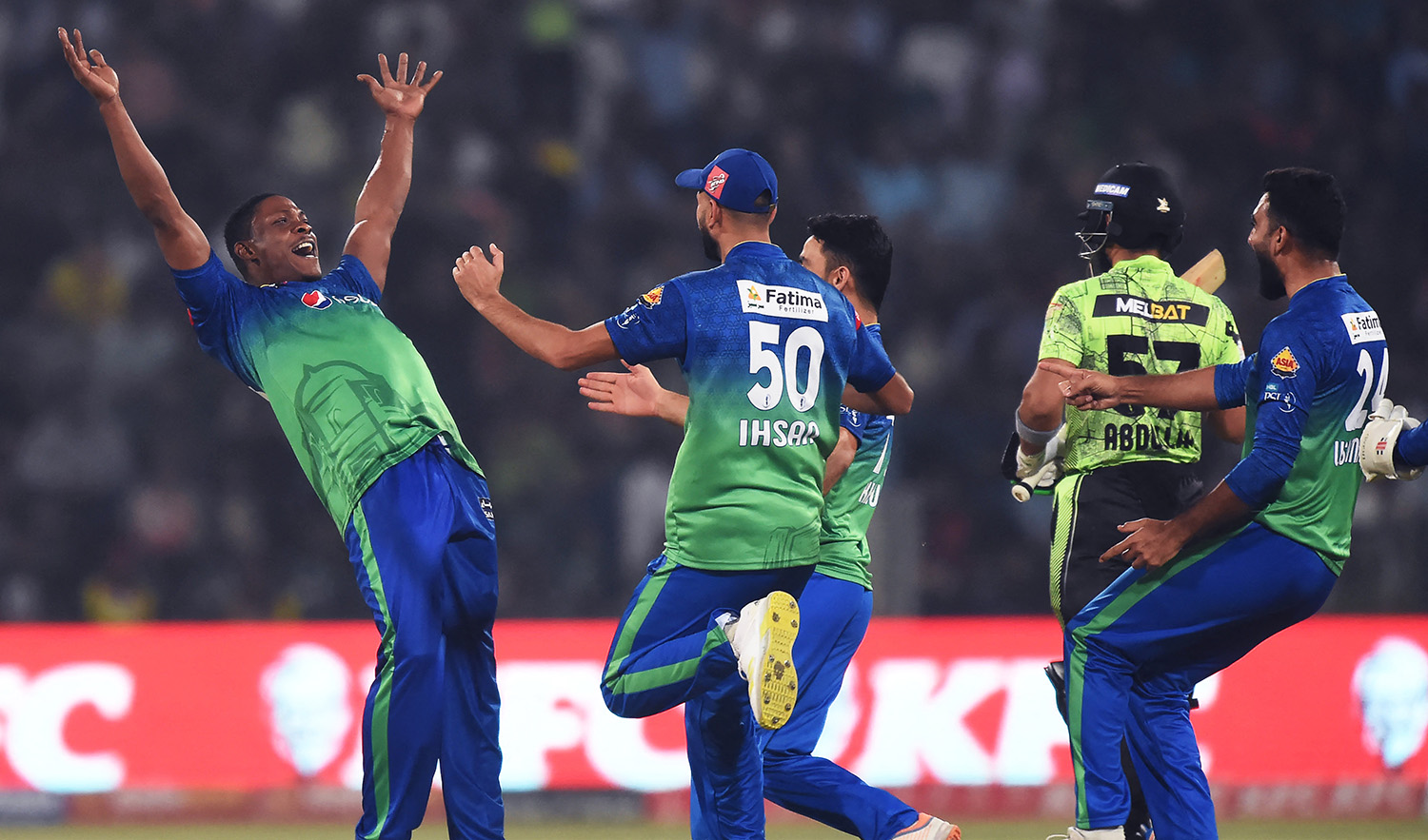 Multan Sultans' Sheldon Cottrell (L) celebrates the wicket of Lahore Qalandars' Abdullah Shafique during the Pakistan Super League (PSL) Twenty20 cricket qualifier match at the Gaddafi Cricket Stadium in Lahore on March 15, 2023. (AFP)