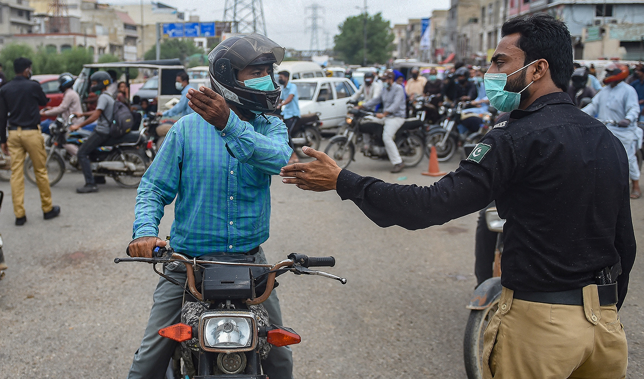 Police diverts traffic as a partial lockdown is imposed to curb the spread of Covid-19 coronavirus in Karachi on July 31, 2021. (AFP/FILE)