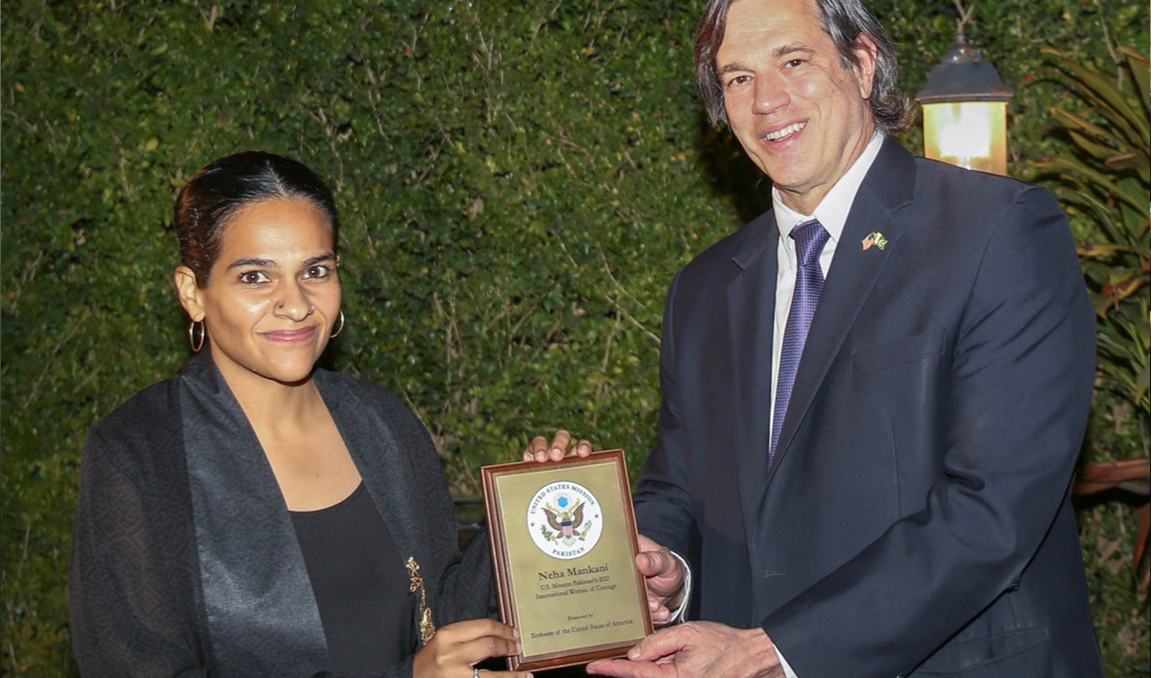 DCM Schofer (R) presents the U.S. Mission Pakistan’s 2023 International Woman of Courage award to Neha Mankani on March 20, 2023. (Photo courtesy: @usembislamabad/Twitter)