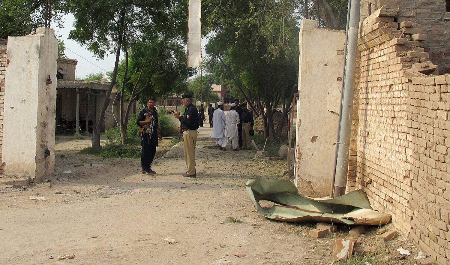 This representational photo shows Pakistani policemen standing guard outside the Central Prison after an overnight armed militant attack in Dera Ismail Khan, in Khyber Pakhtunkhwa province on July 30, 2013. (AFP/File)