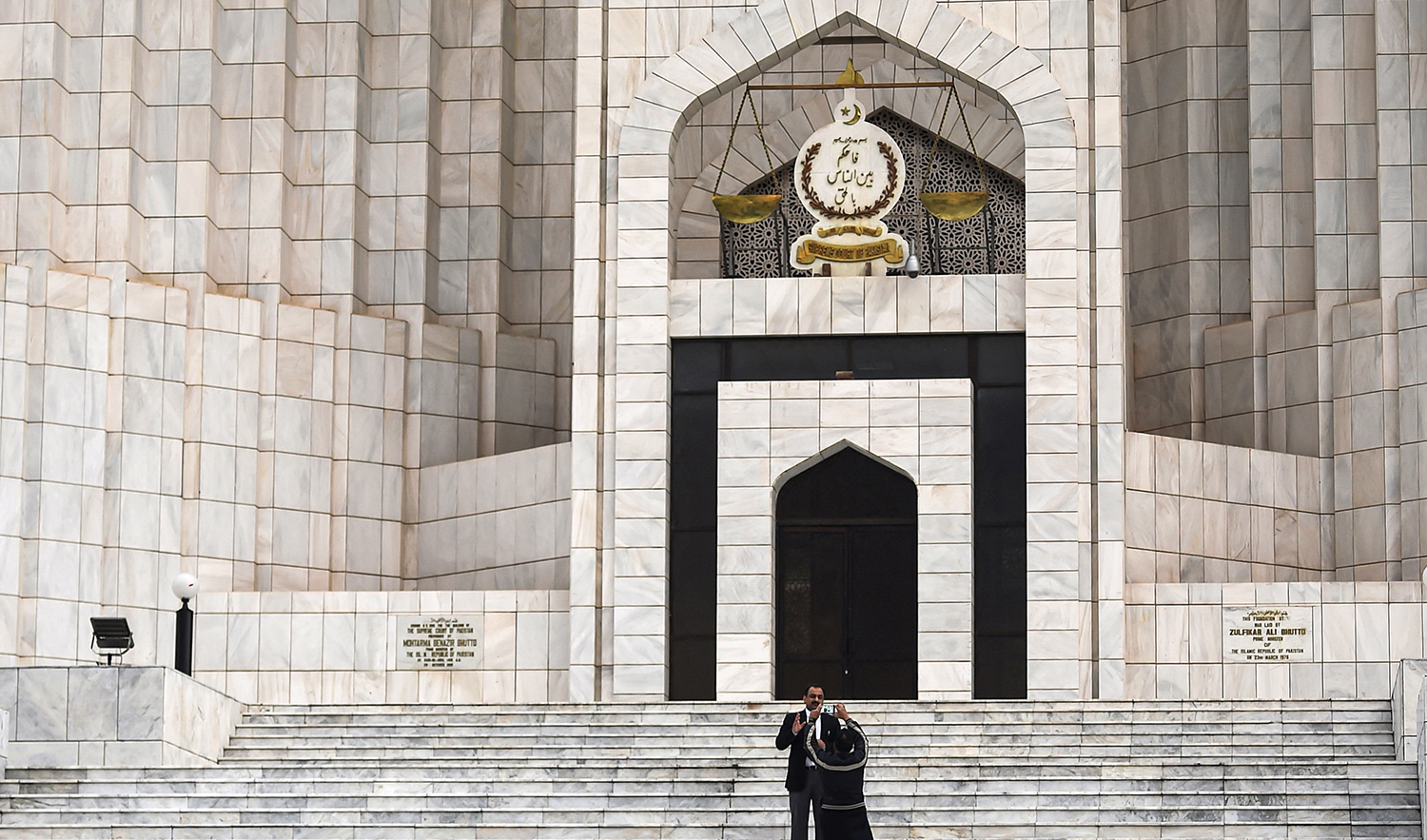 Journalists gather in front of the Supreme Court building after the court decision on army chief 's tenure extension case, in Islamabad, Pakistan on November 28, 2019. (AFP/File)