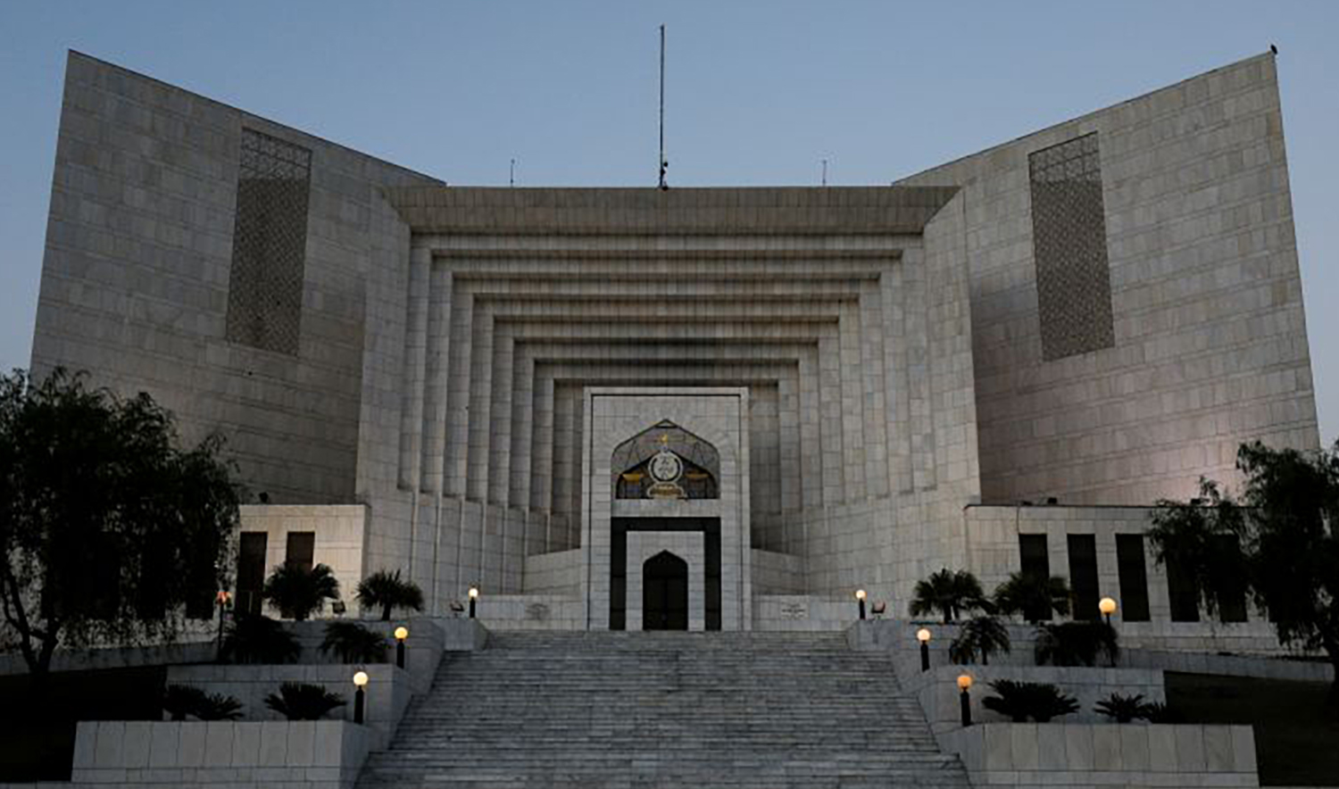 A general view of the Supreme Court of Pakistan building at the evening hours, in Islamabad, Pakistan on April 7, 2022. (REUTERS/File)