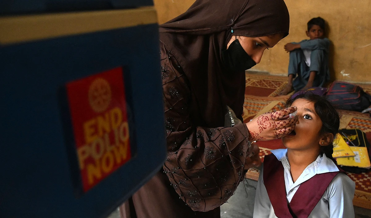 A health worker administers polio vaccine drops to a child during a vaccination campaign in Lahore on October 24, 2022. (Photo courtesy: AFP/File)