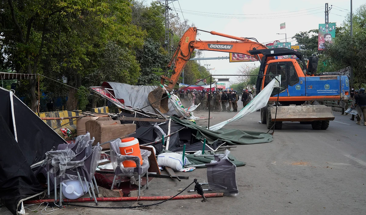 Police use a crane to remove tents and other stuff from outside the residence of former Prime Minister Imran Khan during a search operation in the Khan's resident, in Lahore, Pakistan, on March 18, 2023. (AP)