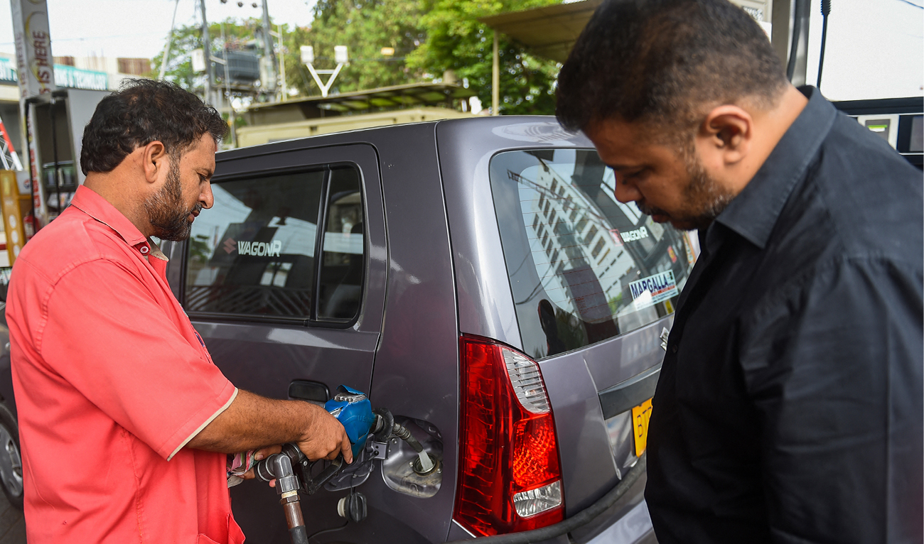 An employee fills a car at a service station in Karachi, Pakistan, on May 27, 2022. (AFP/File)