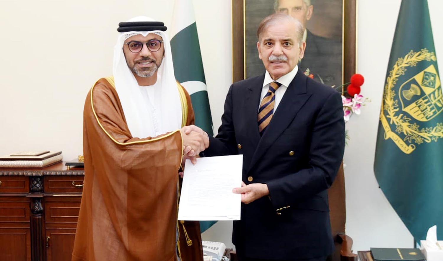 UAE's Ambassador to Pakistan Hamad Obaid Al-Zaabi delivering an invitation to Pakistan Prime Minister Shehbaz Sharif from the UAE leadership to attend COP28, in Islamabad on April 13, 2023. (PID)