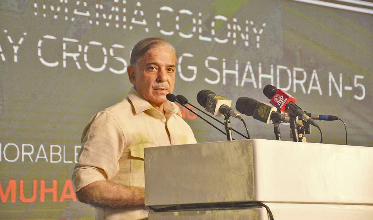 Pakistan Prime Minister Shehbaz Sharif addresses a ceremony in Lahore, Pakistan, on April 15, 2023. (PID)