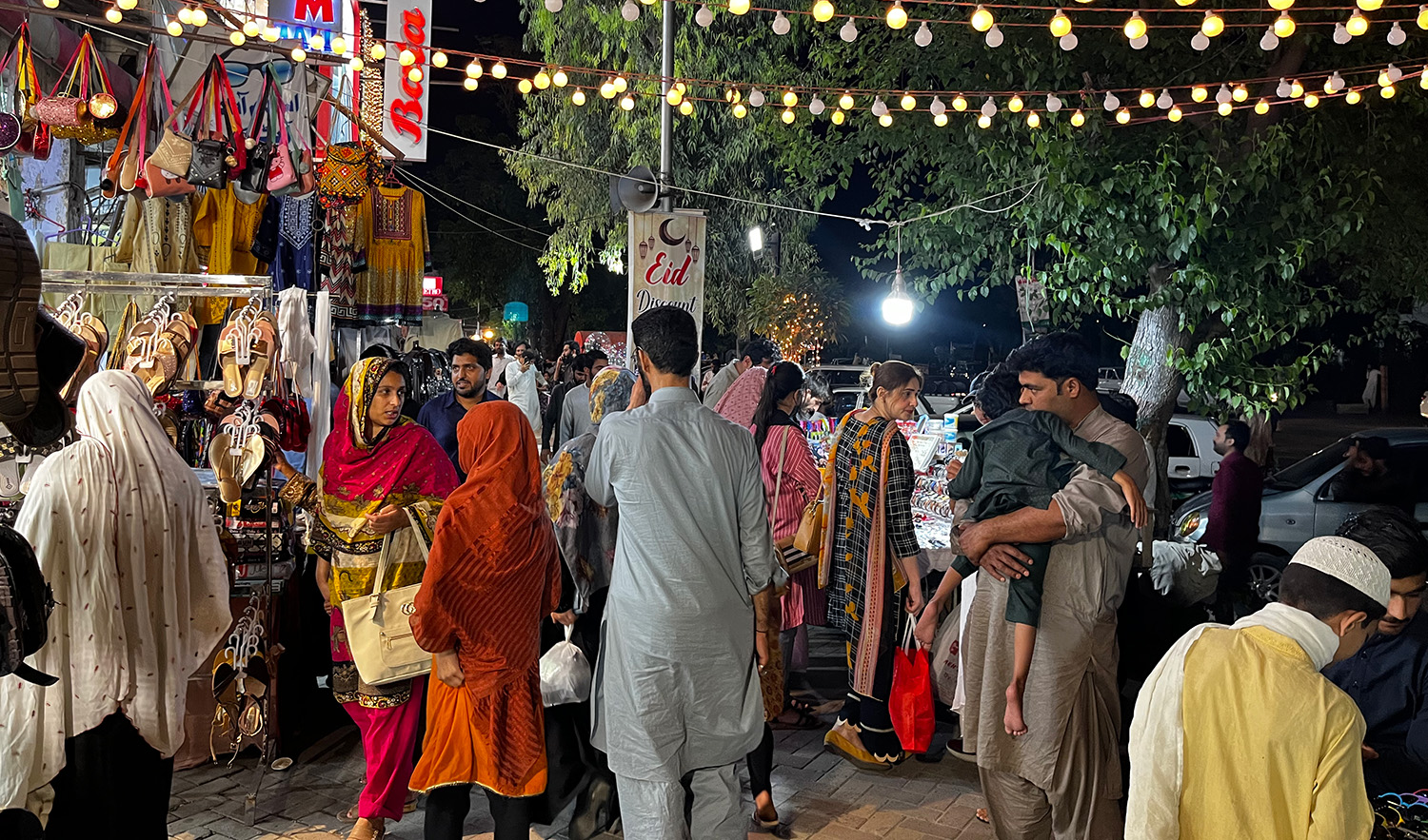 In this picture taken on April 14, 2023, people throng a market as they shop ahead of the upcoming festival of Eid Al-Fitr in Islamabad, Pakistan. (AN photo)