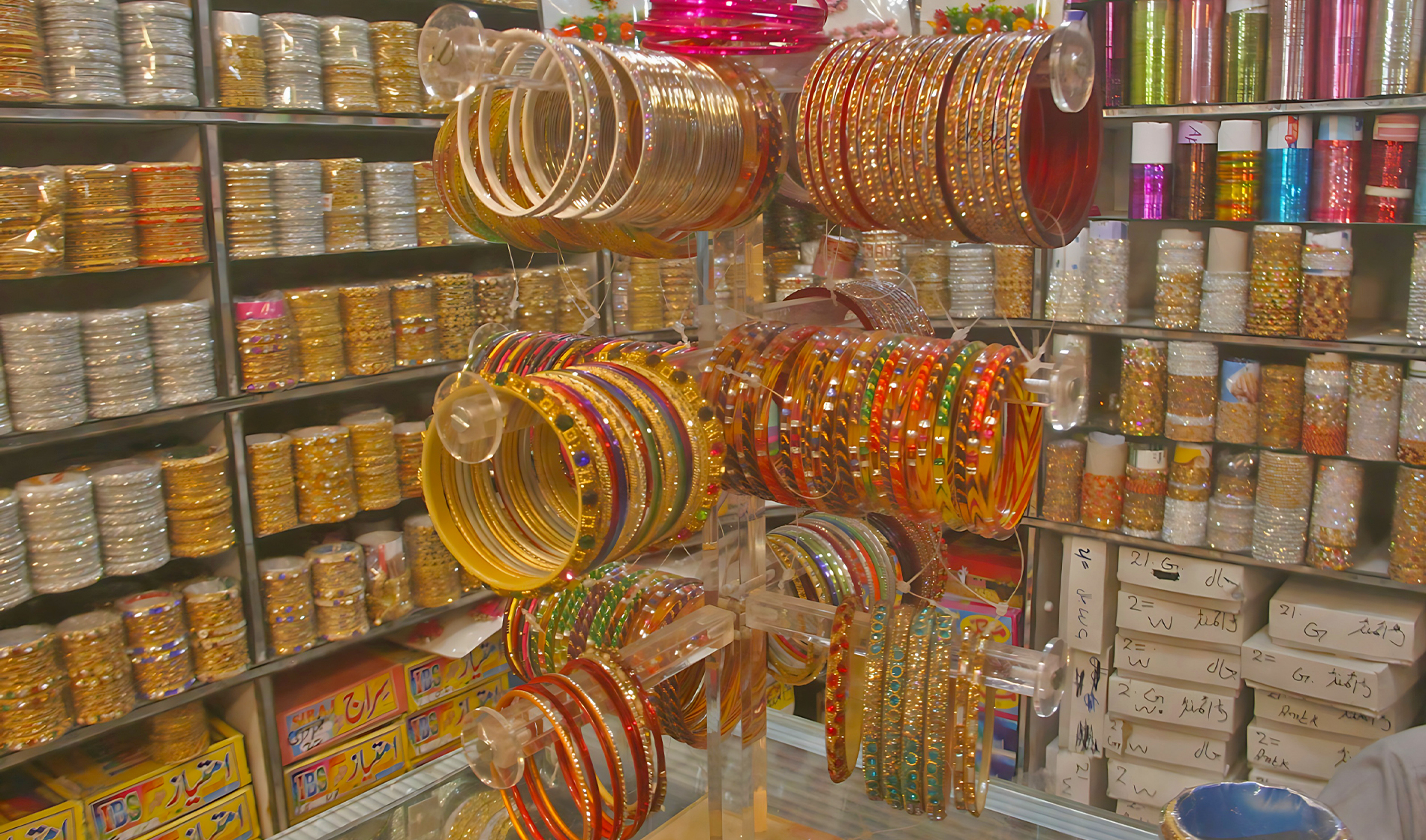 Different variety of bangles are displayed at a wholesale market in Karachi, Pakistan, on April 16, 2023 ahead of Eid Al-Fitr. (AN photo)