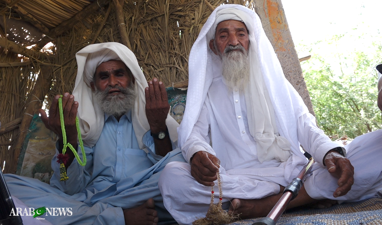 Abdul Qadir Bakhsh, an 82-year-old Pakistani shepherd whose video racked up over a million views as he visited Saudi Arabia to perform Umrah, speaks to Arab News in Hub, Pakistan on April 23, 2023. (AN photo)