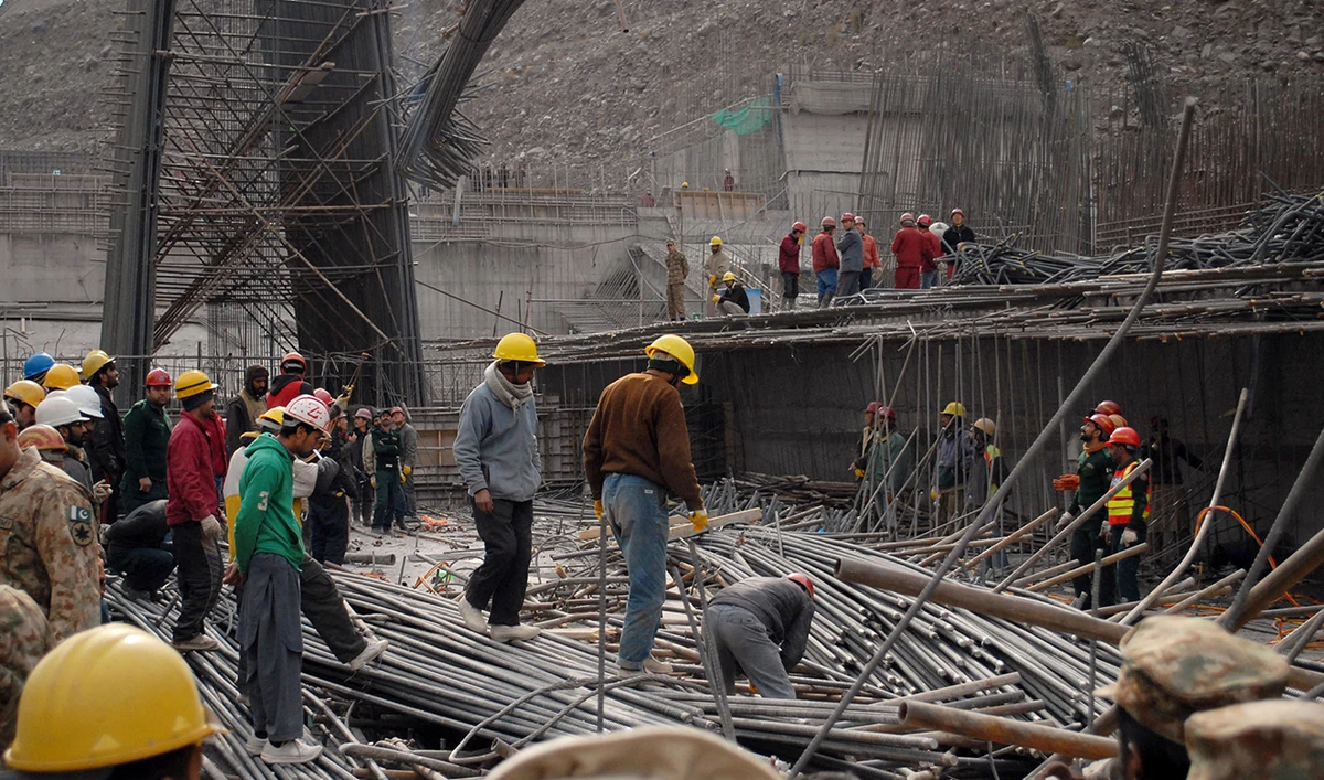 Pakistani workers and Chinese engineers search the site after an accident at the Neelum-Jhelum Hydropower project intake site, some 40 kilometres north of Muzaffarabad on December 24, 2014. (AFP/File)