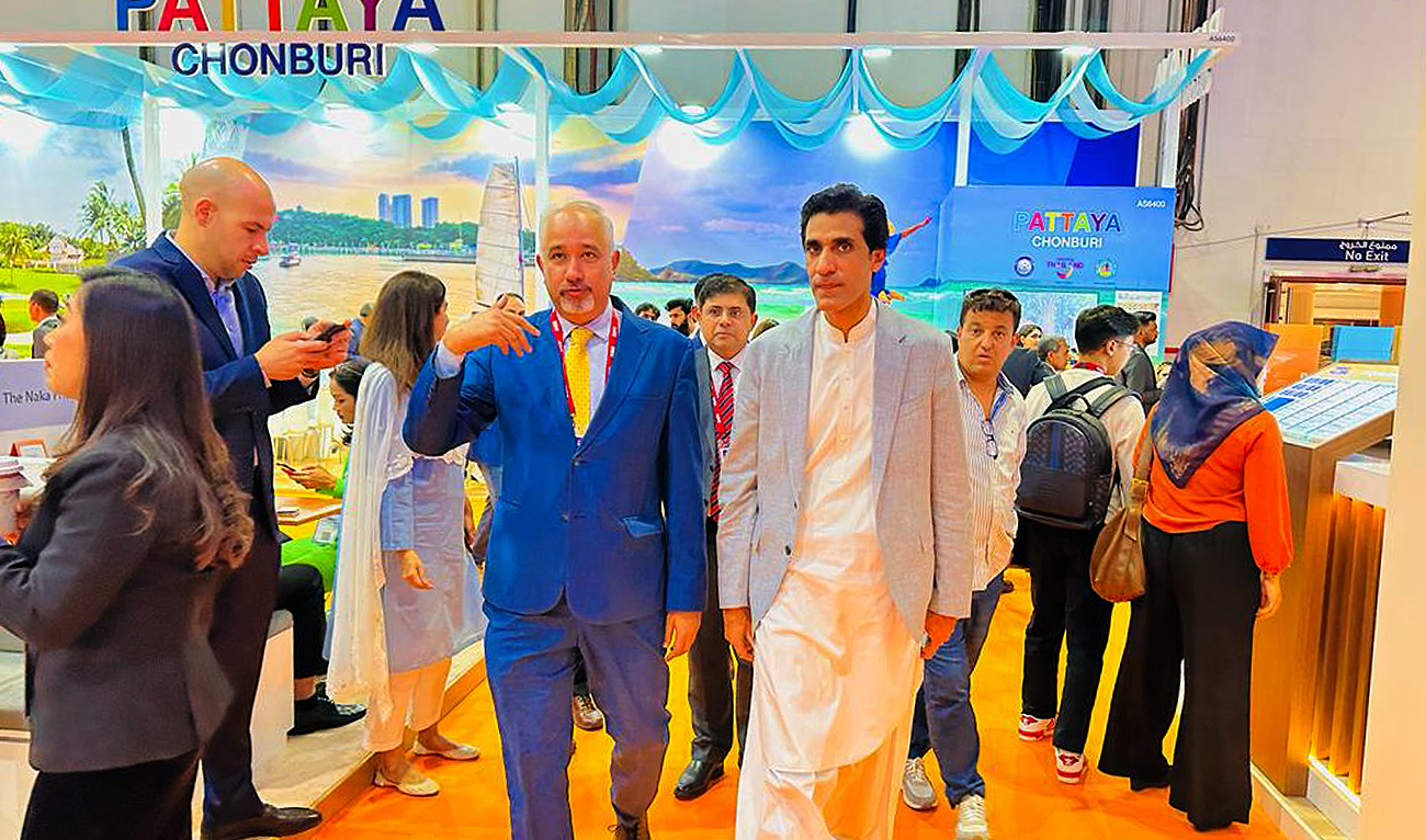 Pakistan’s Ambassador to the UAE Faisal Niaz Tirmizi (left) gestures with PM’s special aide on tourism, Awn Chaudhry (right), at the Arabian Travel Mart in Dubai on May 1, 2023. (Photo courtesy: Twitter/Fntirmizi)