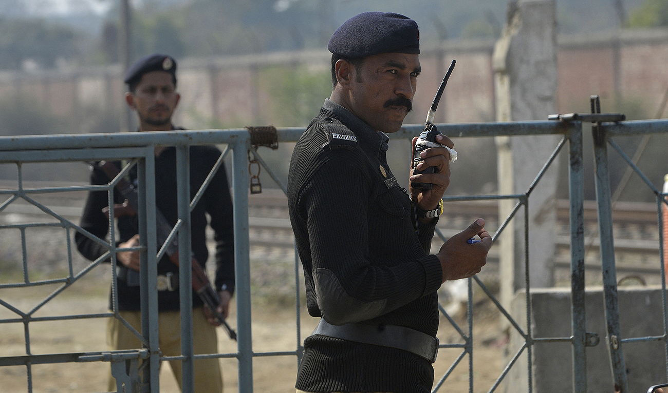 Pakistani policemen stand guard outside the checkpoint of Kot Lakhpat Jail in Lahore on February 10, 2018. (Photo courtesy: AFP/File)