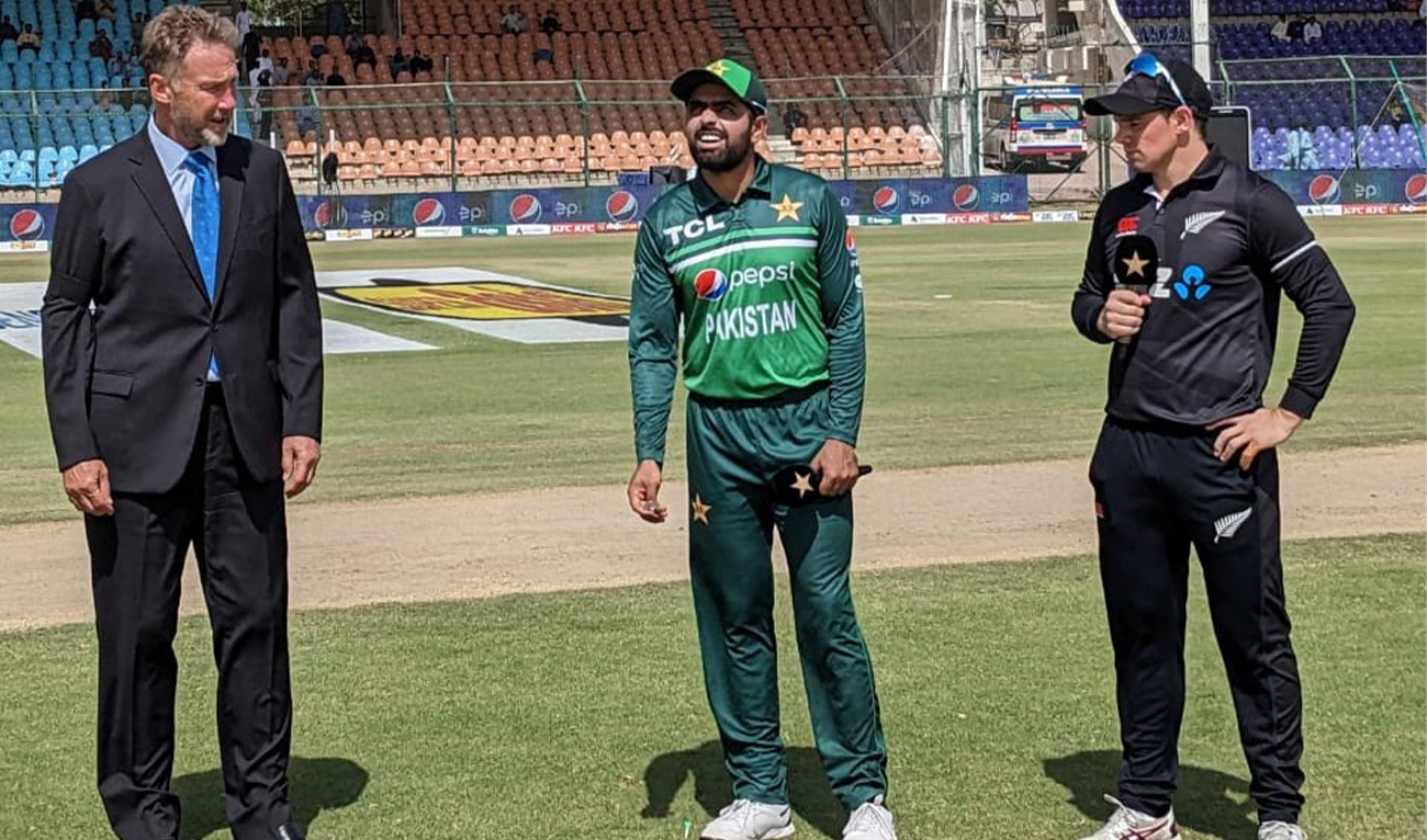 Pakistan and New Zealand captains participate in a toss ahead of the fifth and last match of the bilateral ODI series in Karachi, Pakistan. (Pakistan Cricket)