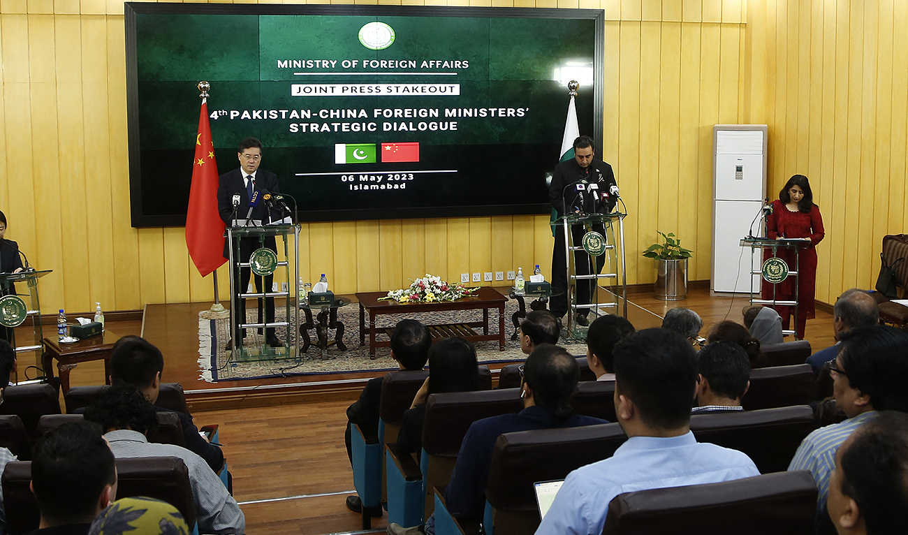 Chinese Foreign Minister Qin Gang (L) addresses a joint press conference along with his Pakistani counterpart Bilawal Bhutto Zardari (C) at the foreign ministry in Islamabad on May 6, 2023. (Photo courtesy: AFP)