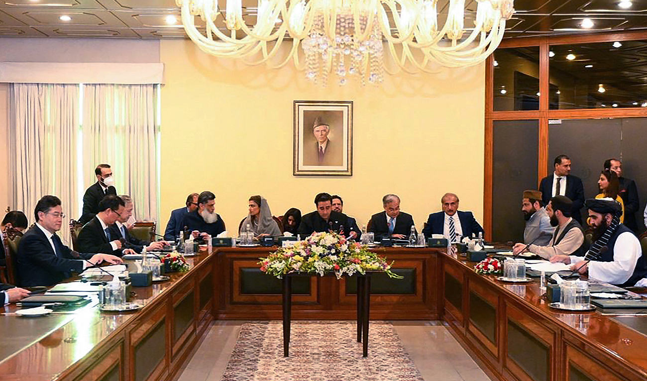 This handout photograph taken on May 6, 2023 and released by the Pakistan Information Department (PID) shows (from L to R ) Chinese Foreign Minister Qin Gang, Pakistan's Foreign Minister Bilawal Bhutto Zardari and Afghanistan’s foreign minister Amir Khan Muttaqi posing after a meeting in Islamabad. (Photo courtesy: PID)