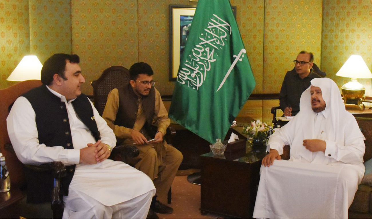 Pakistan's Deputy Speaker National Assembly Zahid Akram Durrani (left) meets Chairman of the Saudi Shura Council, Dr. Abdullah bin Mohammed Ibrahim Al-Sheikh, is Islamabad, Pakistan, on May 9, 2023. (NA of Pakistan)