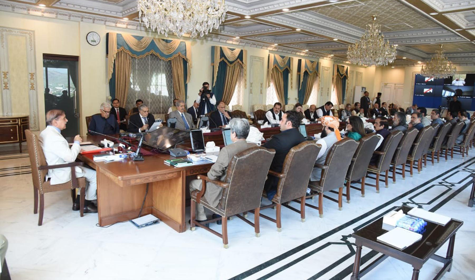 Pakistan Prime Minister Shehbaz Sharif chairs federal cabinet meeting in Islamabad on Mav 12, 2023. (PID)