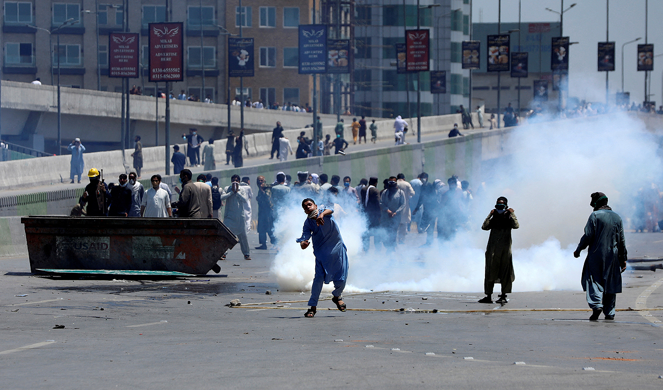Supporters of Pakistan's former Prime Minister Imran Khan throw stones towards police during a protest against Khan's arrest, in Peshawar, Pakistan, May 10, 2023. (Photo courtesy: REUTERS)