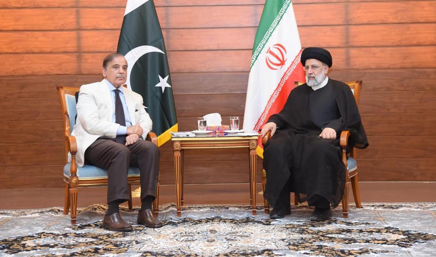 Pakistan Prime Minister Shehbaz Sharif and Iranian President Ebrahim Raisi engage in a meeting at the Mand-Pishin crossing point of the Pakistan-Iran border on May 18, 2023. (PID)
