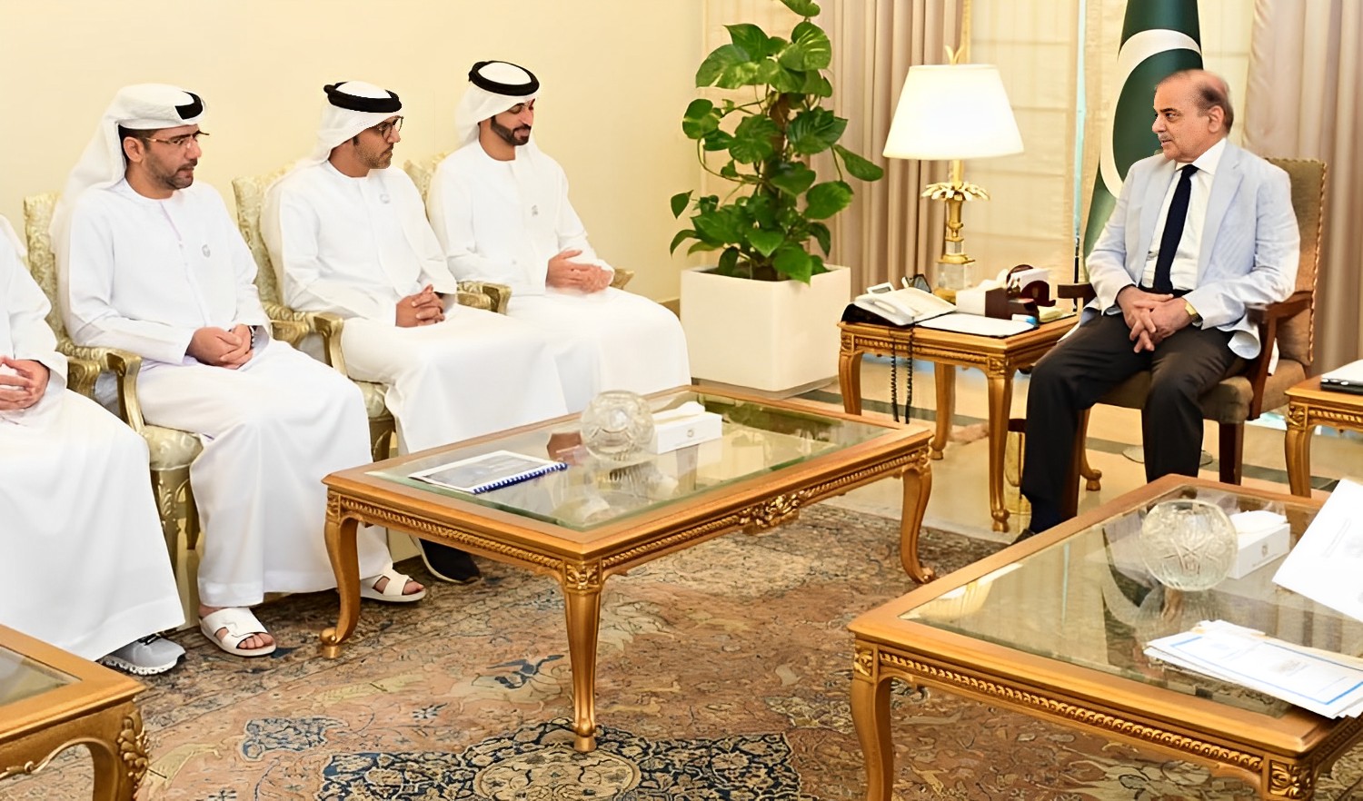 A delegation of UAE investors, headed by Sheikh Ahmed Dalmook Al Maktoum, center, meets with Pakistan's Prime Minister Shehbaz Sharif in Islamabad on May 19, 2023. (PID)